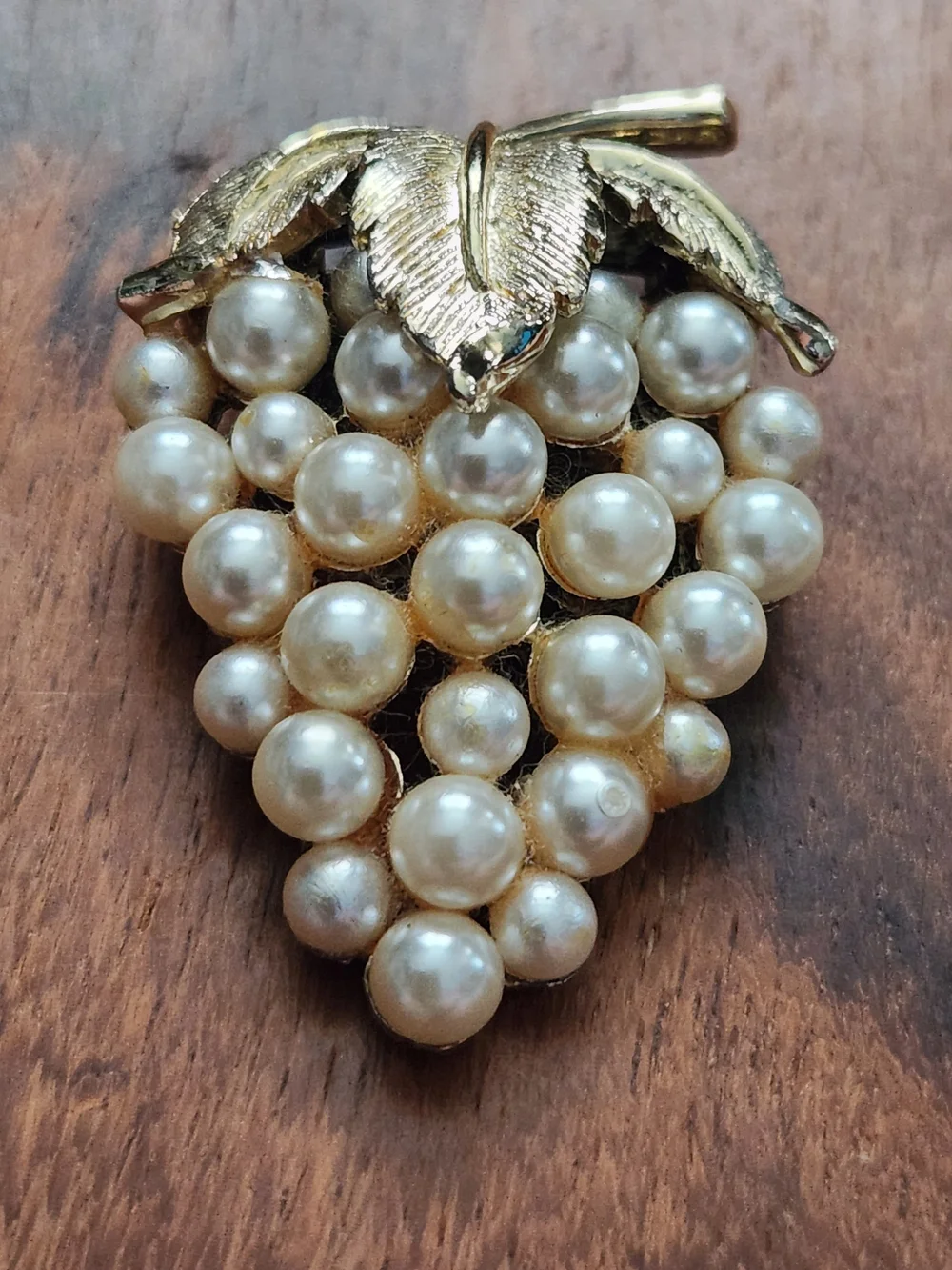 VTG Grape Cluster Faux Pearl Pin Brooch MCM Goldtone Fruit Strawberry